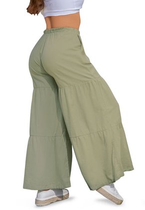 Pantalón Mujer Verde Atypical 88383