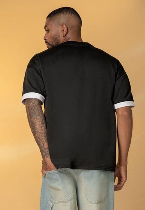 Camiseta Hombre Negro Atypical 104903