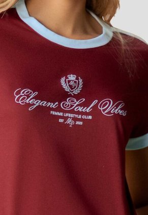 Camiseta Mujer Merlot Atypical 114034