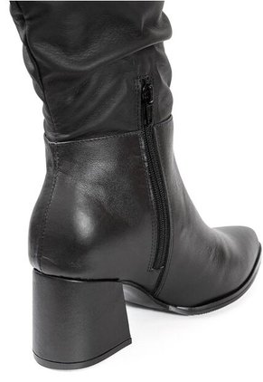 Bota Caña Alta Negra Ballerinas París 