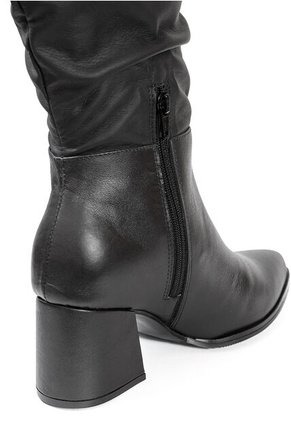 Bota Caña Alta Negra Ballerinas París 