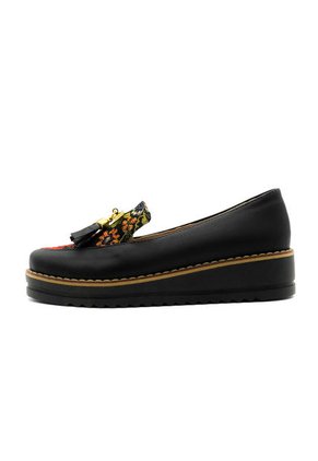 Zapato Negro Ballerinas Emilia Borlas Flor