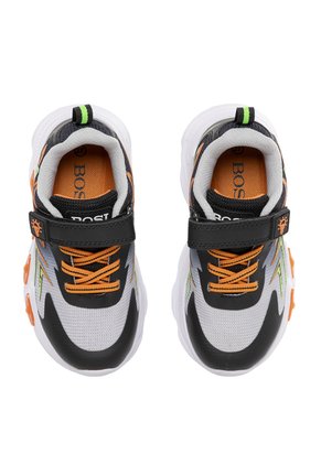 Tenis Para Niño Yen Gris Bosi