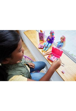 BARBIE EXPLORA Y DESCUBRE BARBIE VIAJERA