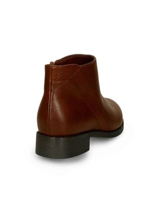 Botines Para Mujer Bata Camel Janelvolumen