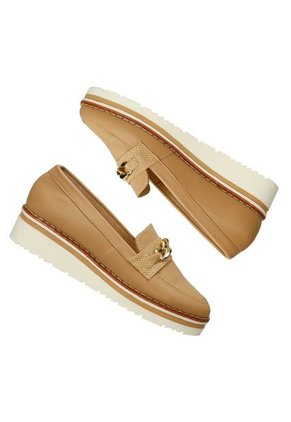 Mocasines Camel Bata Gianella Mujer