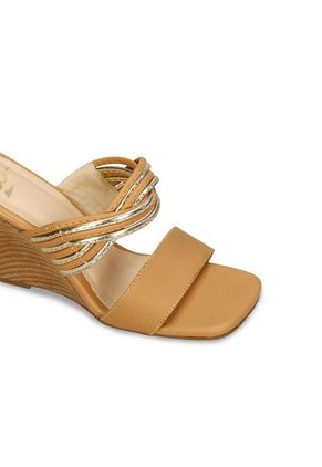 Sandalias Para Mujer Bata Camel Ikael