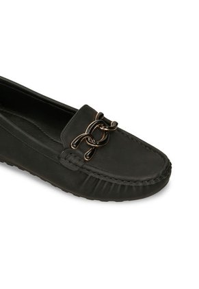 Mocasines Para Mujer Bata Comfit Negro Irma