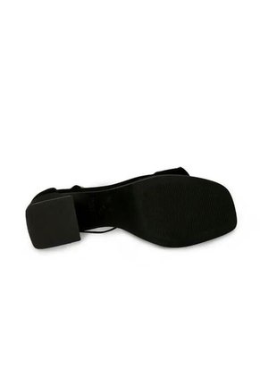 Sandalias Para Mujer Bata Red Label Negro Henila