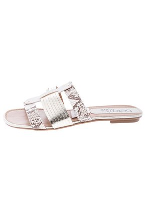 Sandalia Plana Dorada Beira Rio