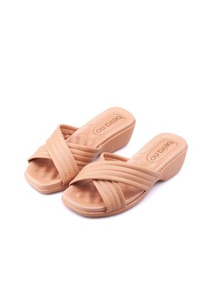 Sandalia Para Mujer Con Altura Beira Rio 0228527-101NUDE