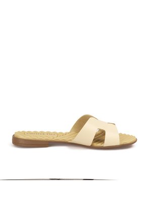 SANDALIA PLANA CREMA BEIRA RIO