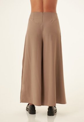 Pantalón Café Con Aberturas Para Mujer