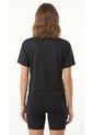 Camiseta Deportiva Negra Silueta Corta Para Mujer de Belife