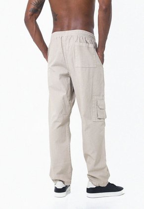 Pantalón Café Botas Con Elastico Para Hombre Belife