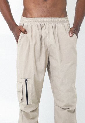 Pantalón Café Botas Con Elastico Para Hombre Belife