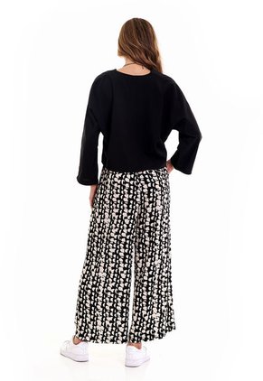 Blusa Manga Larga Negro Escote En V Para Mujer Belife.-