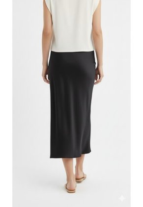 Falda En Satín Negra Para Mujer