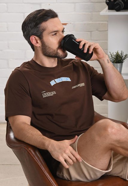 Camiseta Manga Corta Estampada Café Para Hombre