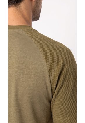 Camiseta Verde Madera Manga Ranglan Para Hombre