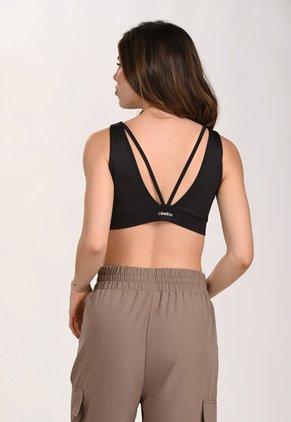 Top Negro Con Escote Cuadrado