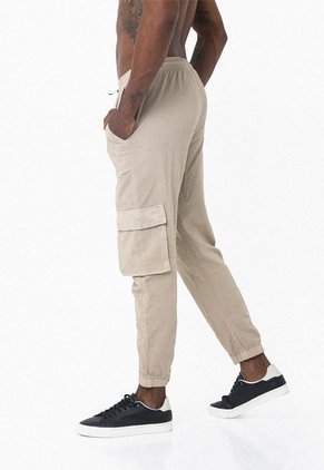 Pantalón Café Con Bolsillos Laterales Para Hombre Belife