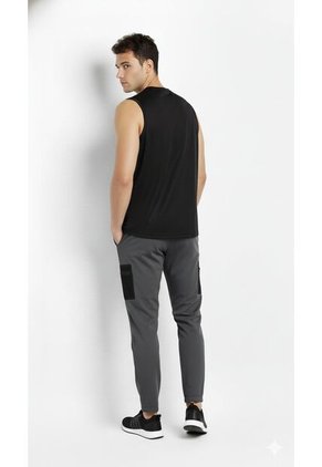 Camiseta Deportiva Manga Sisa Negra Para Hombre