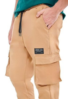 Pantalón Tipo Cargo Con Bolsillos