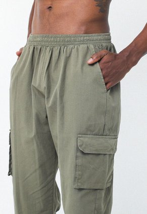 Pantalón Verde Con Bolsillos Laterales Para Hombre Belife