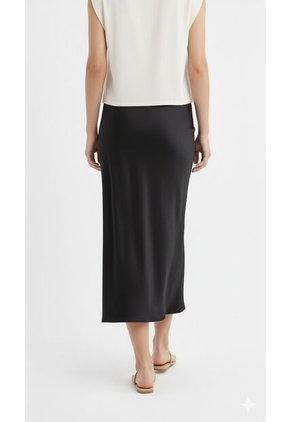 Falda En Satín Negra Para Mujer