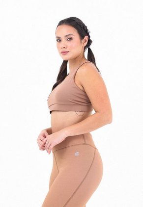 Top Deportivo Café Taupe Con Cargaderas Cruzadas Para Mujer Belife