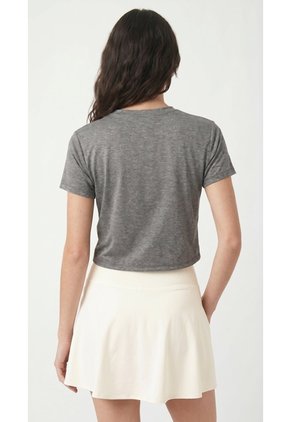 Camiseta Deportiva Silueta Corta Gris Para Mujer