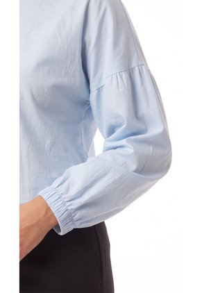 Camiseta Azul Claro Manga Larga Con Abertura En Espalda Para Mujer