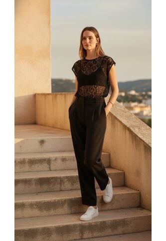 Camiseta Manga Sisa Negra En Encaje Para Mujer Belife