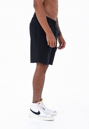 Bermuda Negra Con Estampado Para Hombre Belife