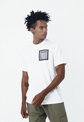 Camiseta Blanca Con Estampado En Espalda Para Hombre Belife