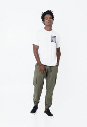 Camiseta Blanca Con Estampado En Espalda Para Hombre Belife