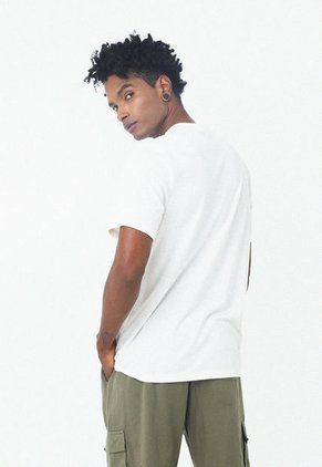 Camiseta Blanca Con Bolsillo En Malla Para Hombre Belife