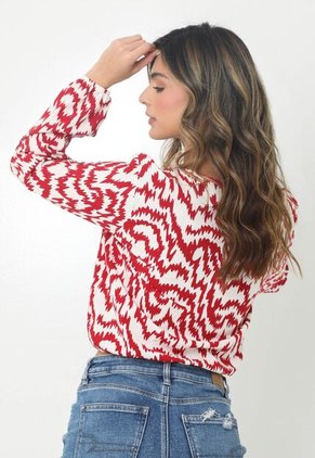 Blusa Con Escote Frontal Sesgado Y Manga Larga
