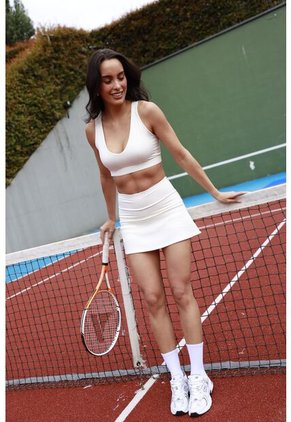 Top Deportivo Ivory Con Escote En Espalda Para Mujer