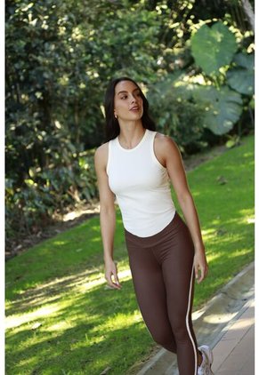 Camiseta Deportiva Manga Sisa Ivory Para Mujer