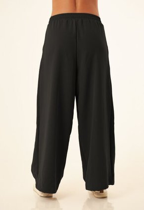 Pantalón Amplio Negro Con Prenses Para Mujer