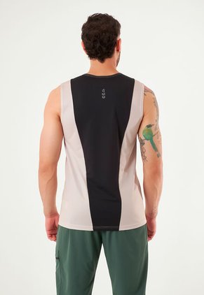 Camiseta Deportiva Manga Sisa Café Para Hombre