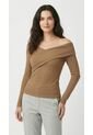Camiseta Manga Larga Café Con Escote Cruzado Para Mujer de Belife