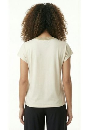 Camiseta Manga Corta Con Cuello Tejido