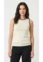 Camiseta Manga Sisa Ivory Para Mujer Con Contrastes Negros de Belife
