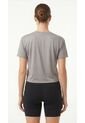 Camiseta Deportiva Taupe Silueta Corta Para Mujer de Belife