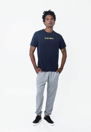 Camiseta Azul Con Estampado Frontal Y En Posterior Para Hombre Belife