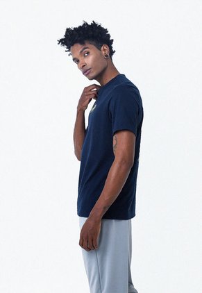 Camiseta Azul Con Estampado Frontal Y En Posterior Para Hombre Belife