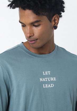 Camiseta Manga Larga Verde Con Estampado Frontal Para Hombre Belife